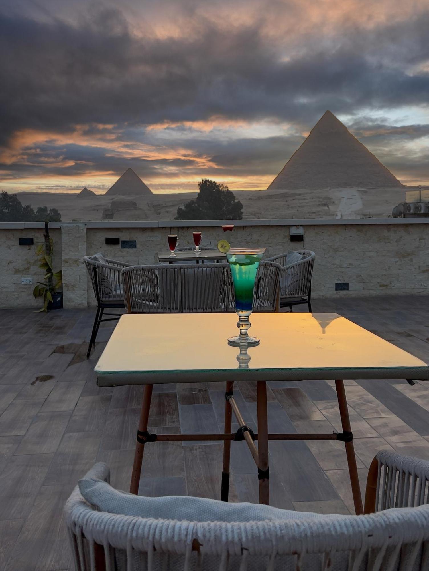 Pyramids Vista Inn Kafrat al Jabal Luaran gambar